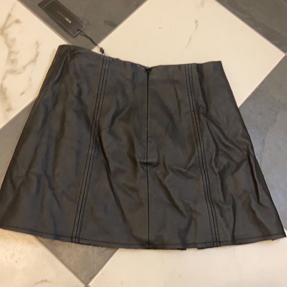 black leather skirt with zippers - Picture 3 of 5